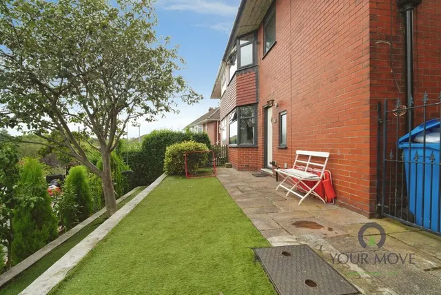Edge Hill Road, Royton, OL2, photo 1