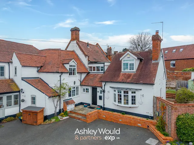 School Lane, Hagley, DY9, photo 1