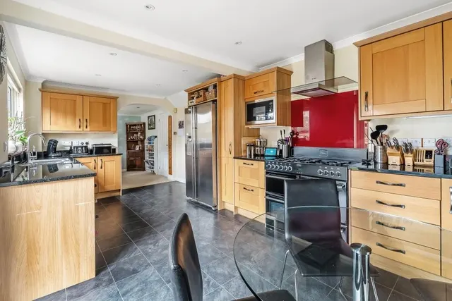 Ten Acres, Fetcham, KT22, photo 3