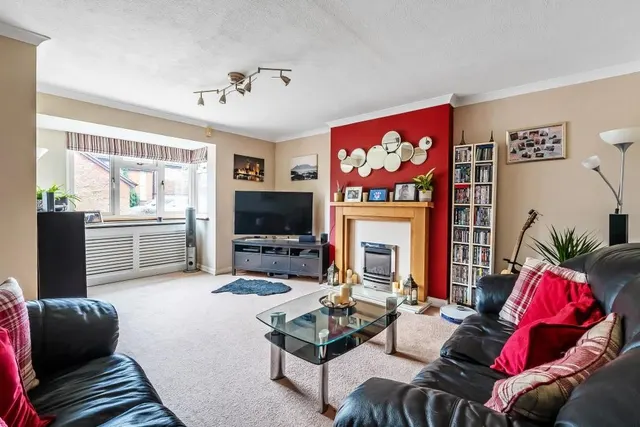 Ten Acres, Fetcham, KT22, photo 2