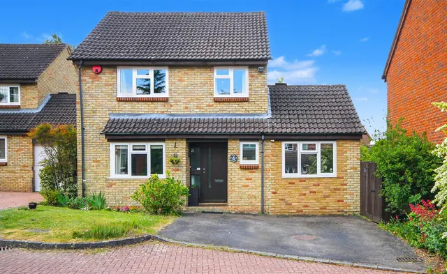 Ten Acres, Fetcham, KT22, photo 1