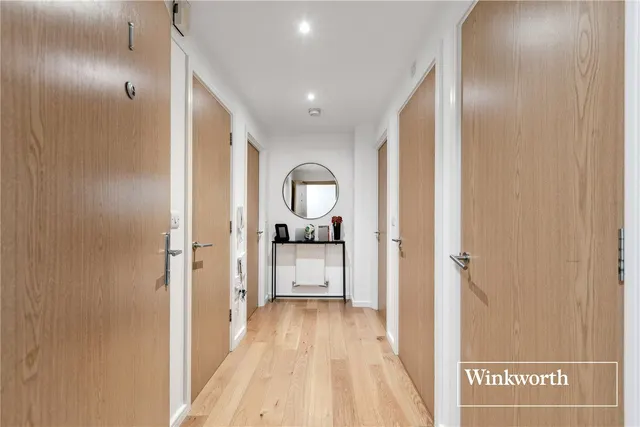 Peacock Close, Mill Hill East, NW7, photo 3