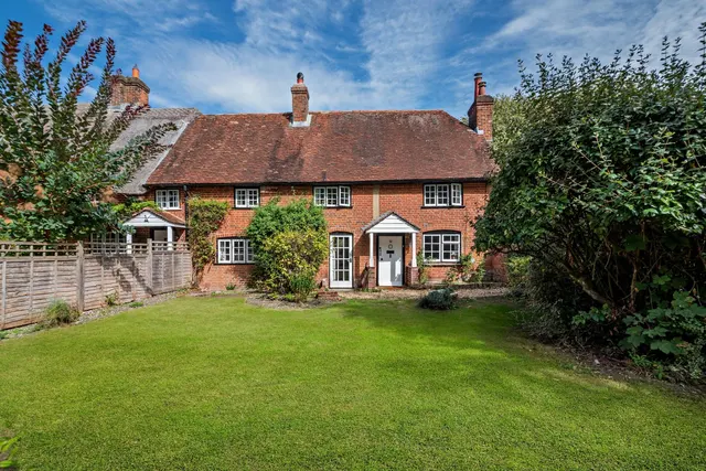 3 bedroom property — Compton Street, Compton, Winchester, Hampshire, SO21 2AT