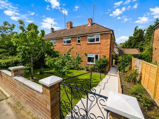 Manor Way, Uckfield, East Sussex, TN22 1DG, photo 1