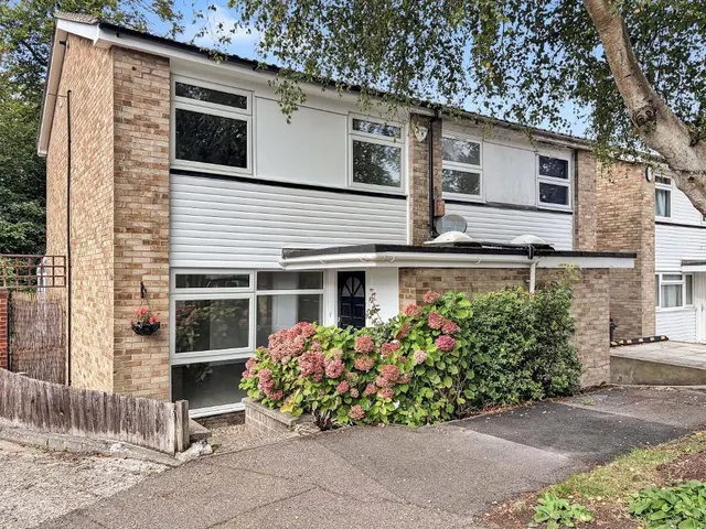 Nicola Close, South Croydon, photo 1