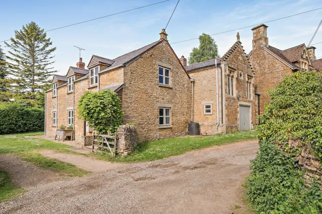 4 bedroom property — Chapel Lane, Little Tew, Chipping Norton, Oxfordshire, OX7 4JD