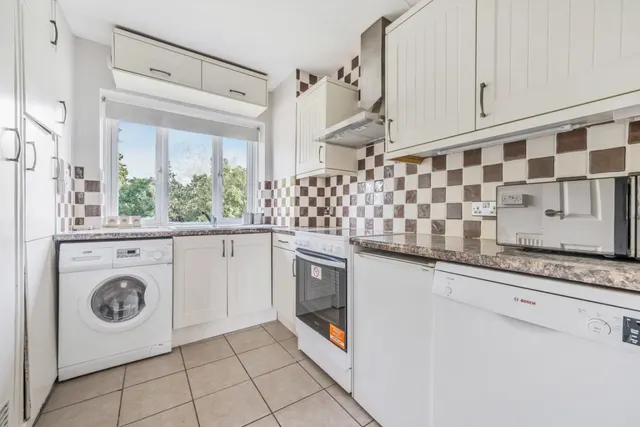 Photo 3 — Baskerville Road, Battersea, London, SW18