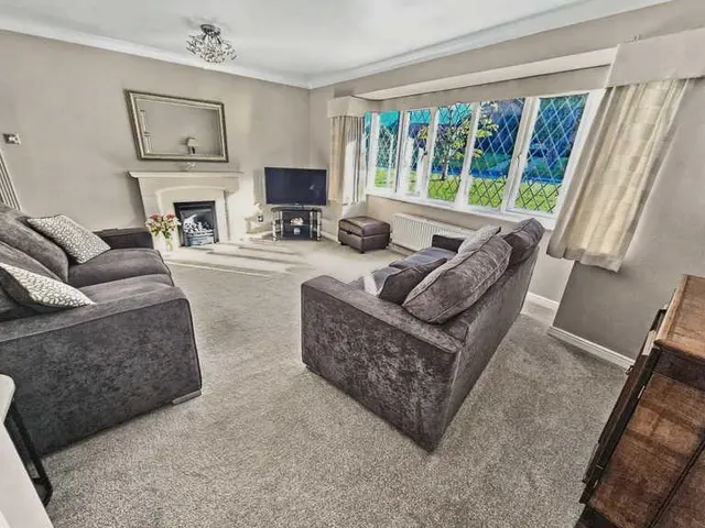 Houghley Close, Macclesfield, SK10, photo 3