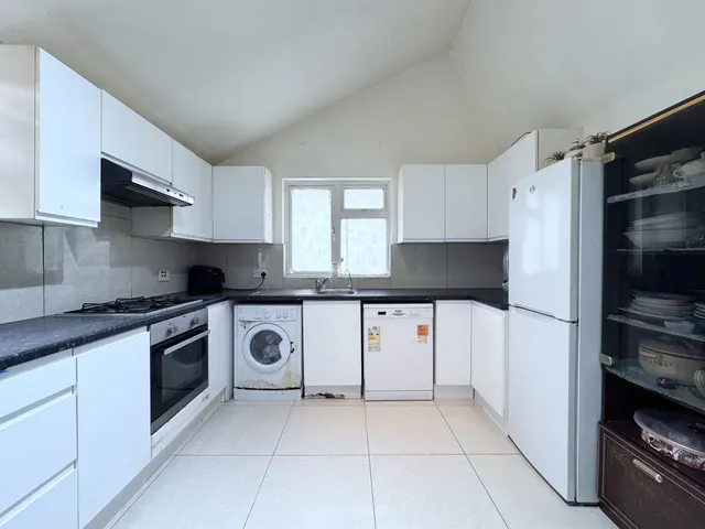 Applewood Close, London, NW2, photo 3