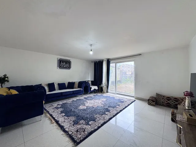 Applewood Close, London, NW2, photo 2
