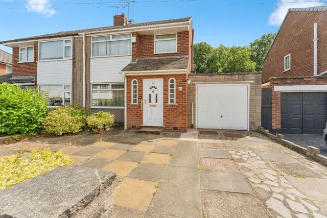 Birkett Avenue, Ellesmere Port, photo 1