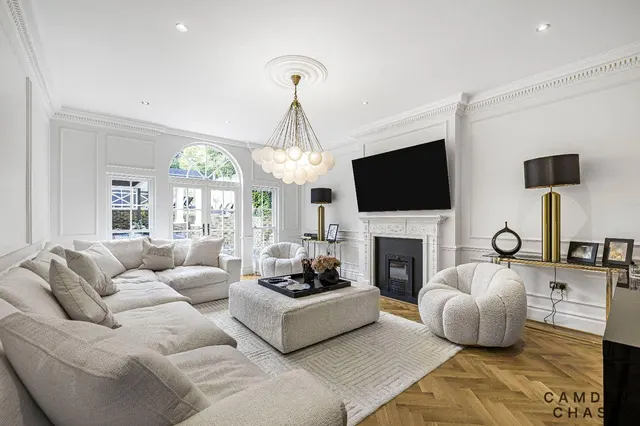 Photo 3 — Oaklands Road, Totteridge, London, N20 8BA