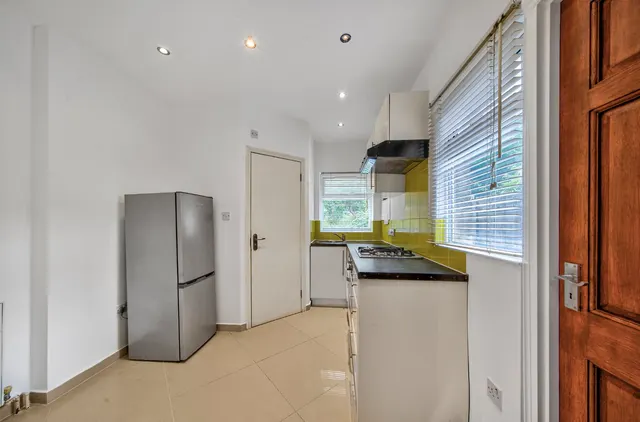 Exeter Road, London, NW2, photo 3