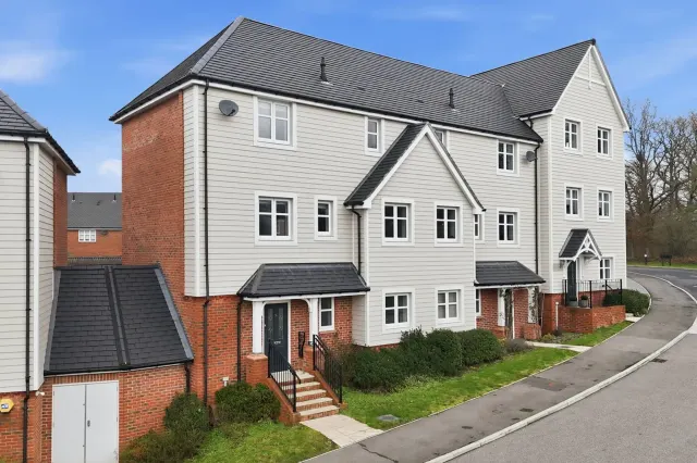 Photo 2 — Consort Drive, Leatherhead, Surrey, K...