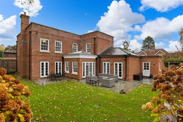 The Close, Odiham, RG29, photo 1