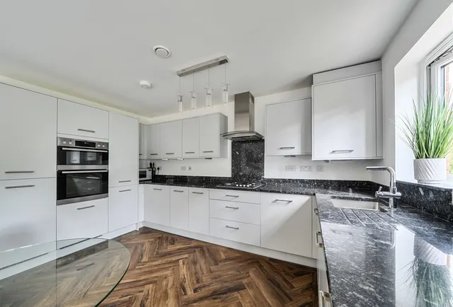 Photo 3 — Jenkins Way, Gloucestershire, Frenchay, BS16 2NS