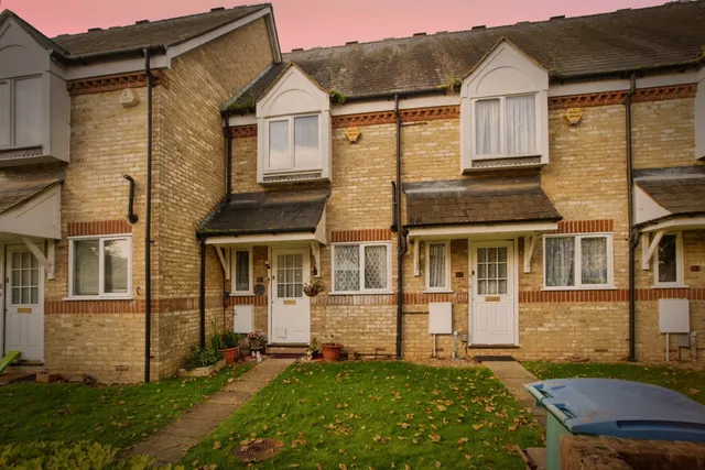 Norbury Avenue, Watford, photo 1