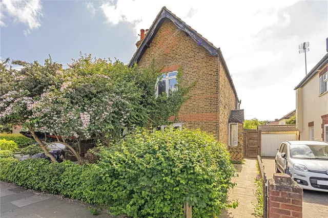 Coombe Road, Hampton, TW12 3PB, photo 1