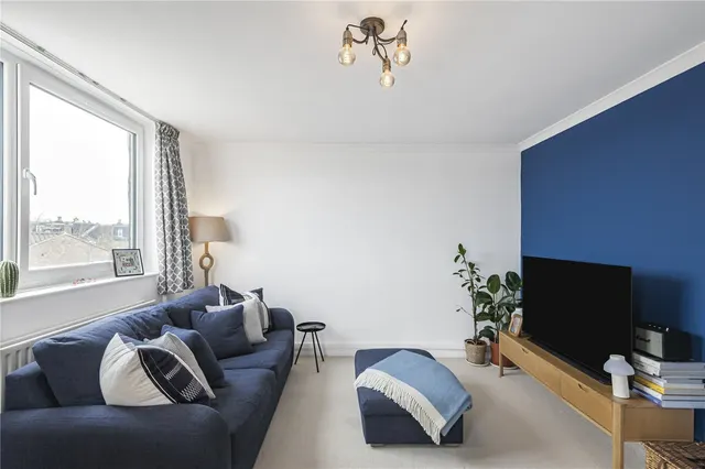 Photo 3 — Hanson Close, London, SW12