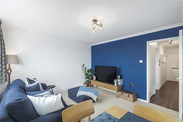Hanson Close, London, SW12, photo 1