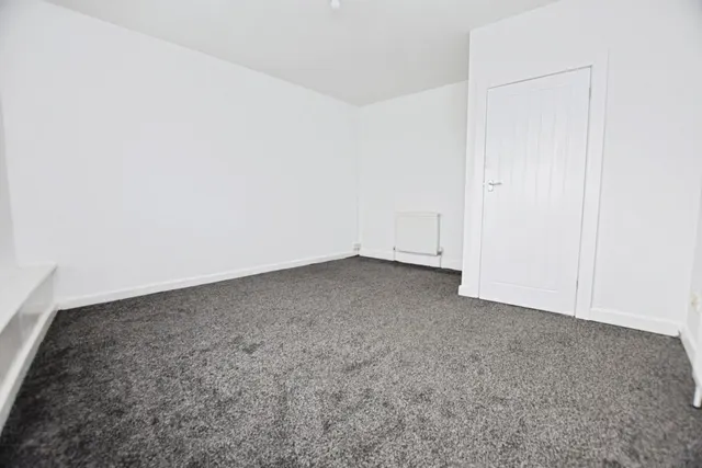 Whalebone Lane South, Dagenham, RM8, photo 1
