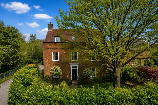 The Willows, Billingshurst, RH14, photo 1