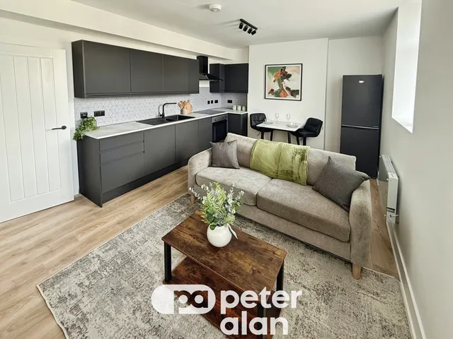 Crwys Road, Cardiff, CF24, photo 1