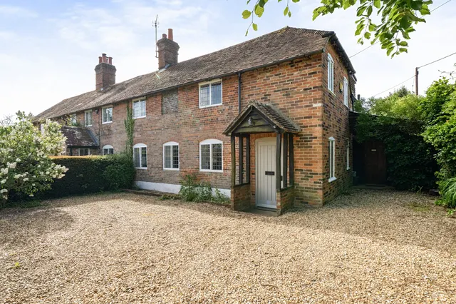 Mulberry Cottage, Tunworth, Basingstoke, RG25 2NB, photo 1