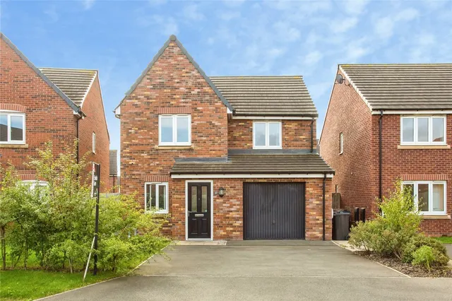 Goldcrest Avenue, Farington Moss, PR26, photo 1