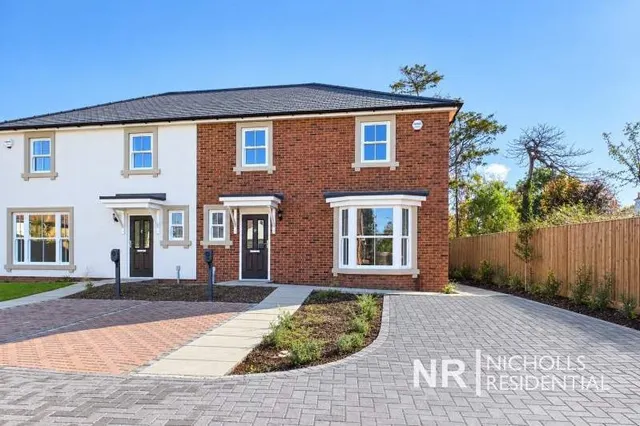 4 bedroom house, Denys Place, Chessington, KT9