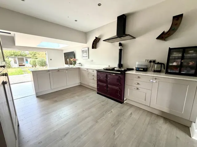 Redhill Drive, BH10, photo 3