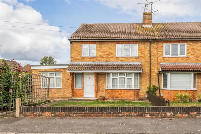 Westfield Road, Camberley, photo 1