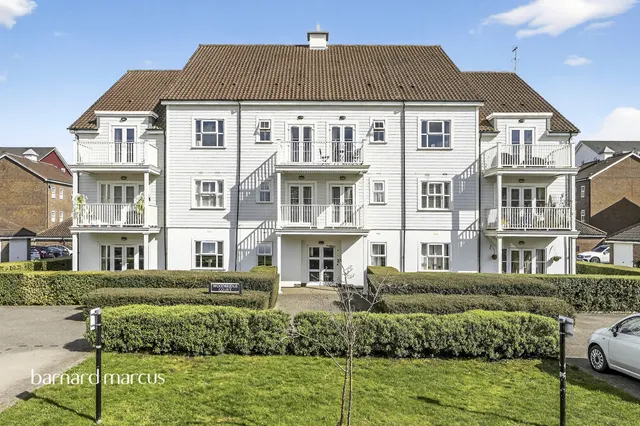 Beaumont Drive, Worcester Park, photo 1