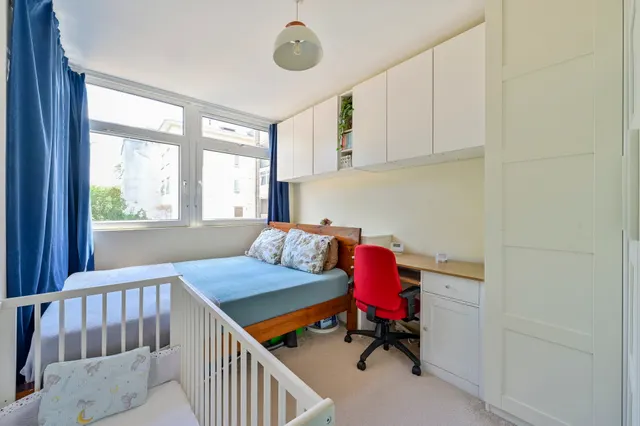 Photo 3 — Flat 12, 7 Rayners Road, London