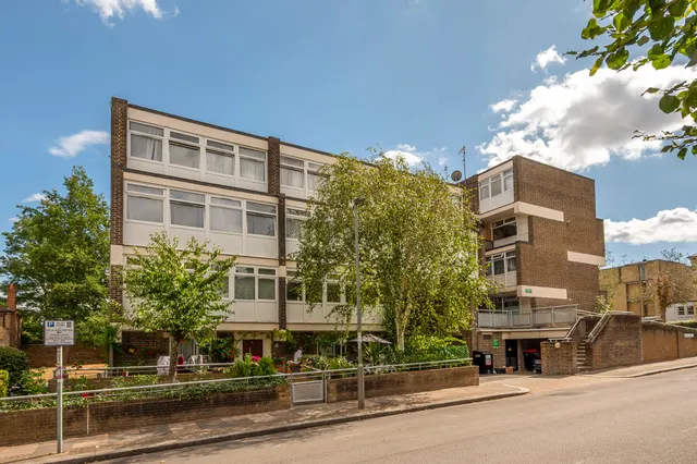 Photo 2 — Flat 12, 7 Rayners Road, London
