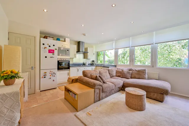 Flat 12, 7 Rayners Road, London, photo 1