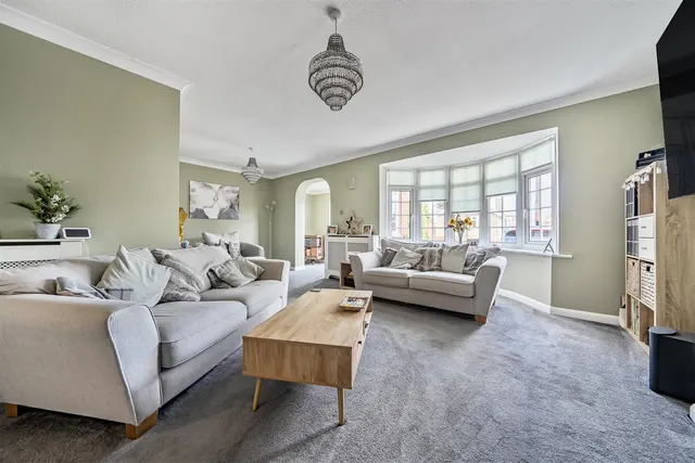 Photo 2 — Foads Hill, Cliffsend, Ramsgate, Kent, CT12 5EN