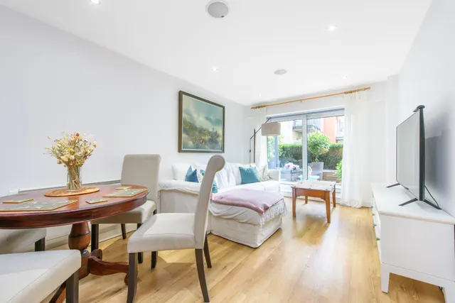 8 Emerald House, 2 Commander Avenue, London, photo 1