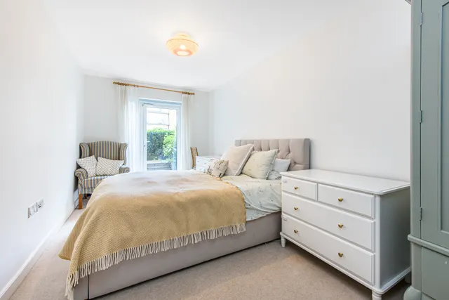 Photo 3 — 8 Emerald House, 2 Commander Avenue, London