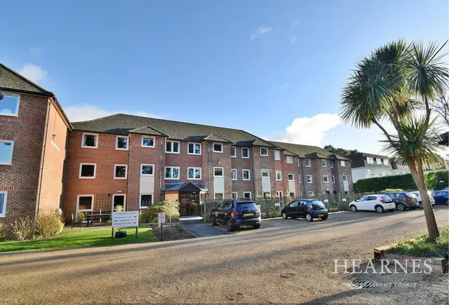 Alexandria Court, BH22, photo 1