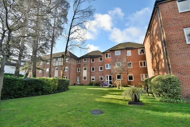 Alexandria Court, BH22, photo 2