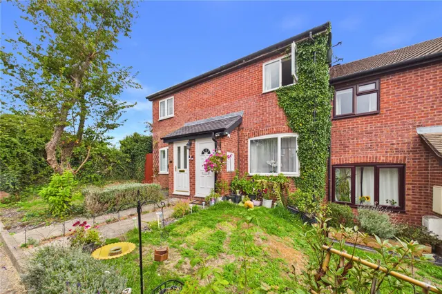 Stable Close, Burghfield Common, RG7, photo 1