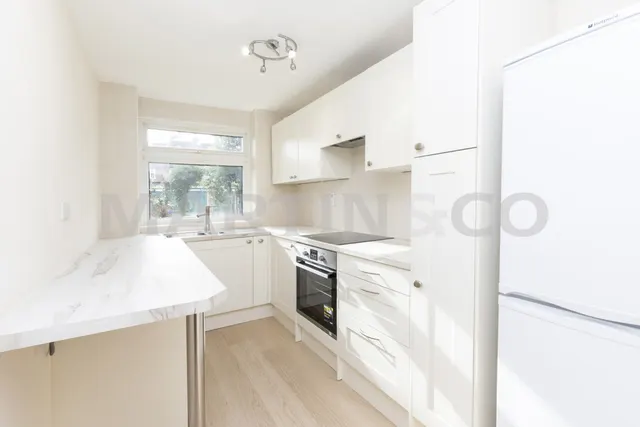 Dudley Court, New Wanstead, E11, photo 2