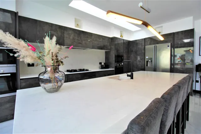Photo 3 — Wood View, Grays, Essex, RM16 2GP