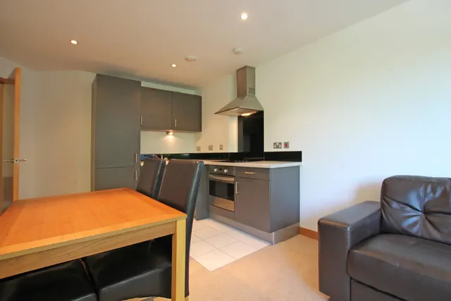 Salts Mill Road, Shipley, BD17, photo 1