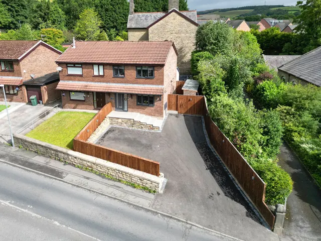 Hall Street Whitworth, Rochdale OL12 8TL, photo 1