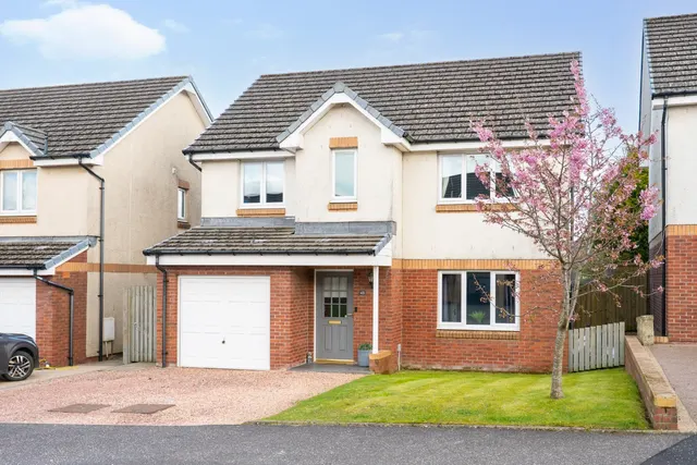 Limepark Crescent, Kelty, KY4 0JZ, photo 1