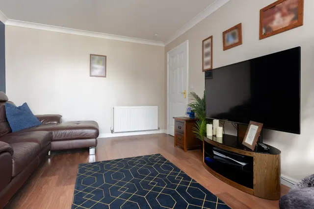 Photo 3 — Limepark Crescent, Kelty, KY4 0JZ
