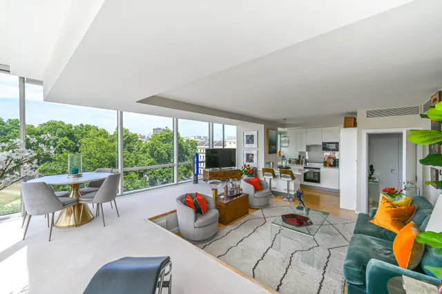 Photo 2 — 29 The Panoramic, 152 Grosvenor Road, London
