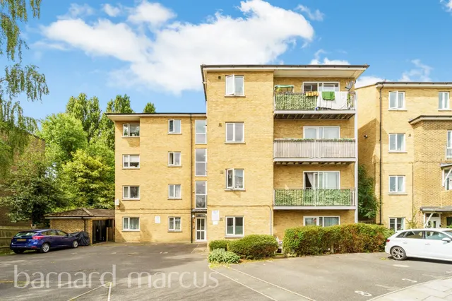 Corfe Close, Whitton, TW4, photo 1